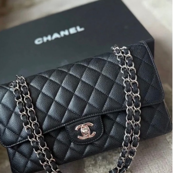 Chanel Medium - Picture 1 of 1
